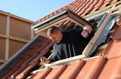 Pose de fenêtres de toit Velux à Paslières
